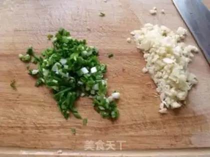 Make Shred chicken with chives step 1
