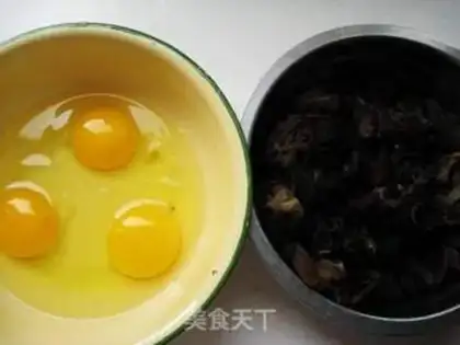 Make Fish-flavored eggs step 1