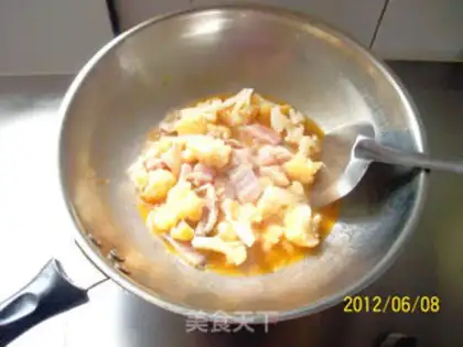 Make stir-fried belly crotch with tomato and cauliflower step 9
