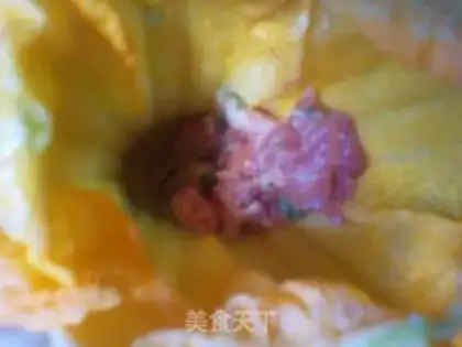 Make Stuffed melon flowers step 2