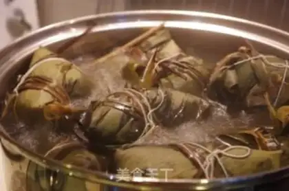 Make zongzi step 1