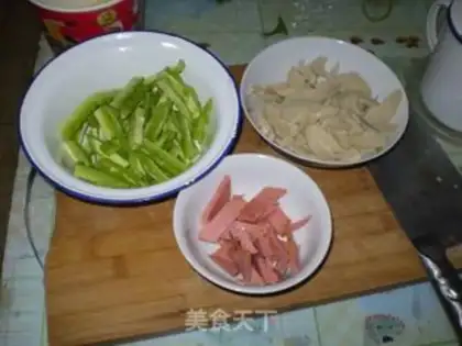 Make stir-fried gluten with bitter gourd step 0