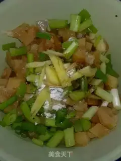 Make stir-fried three dices with spicy sauce step 3