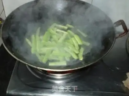 Make stir-fried gluten with bitter gourd step 1
