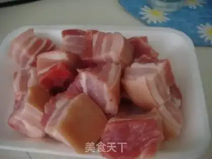 Make Pan-fried braised pork step 1