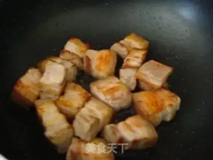 Make Pan-fried braised pork step 2