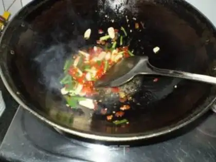 Make stir-fried gluten with bitter gourd step 3