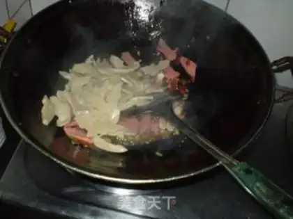 Make stir-fried gluten with bitter gourd step 4