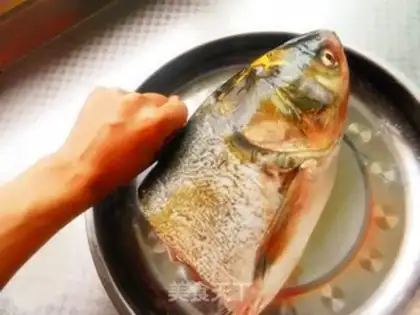 Make Braised Fish Head step 1