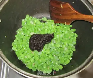 Make Green beans, minced pork, and olive vegetables step 4
