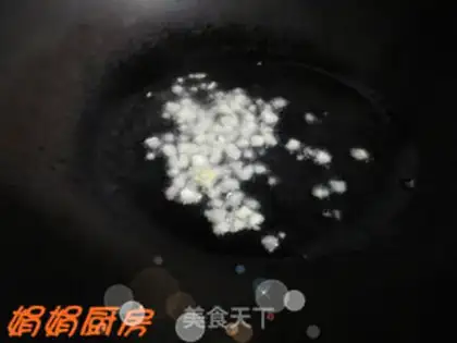 Make lettuce with minced garlic step 2