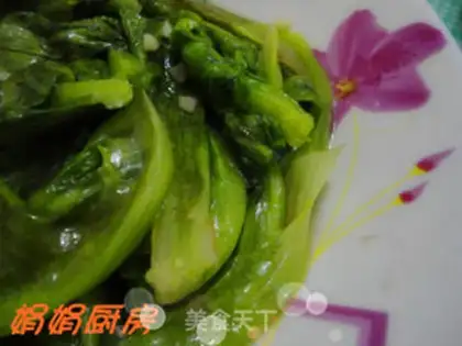 Make lettuce with minced garlic step 4