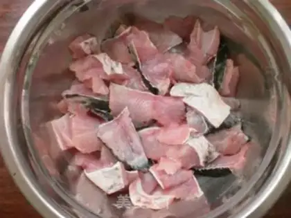 Make Dry stir-fried black fish step 1