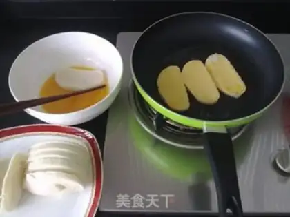 Make Pan-fried steamed buns slices step 1