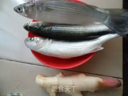 Make braised white fish in salt water step 0