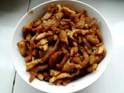 Make stir-fried tender beans in sauce step 1