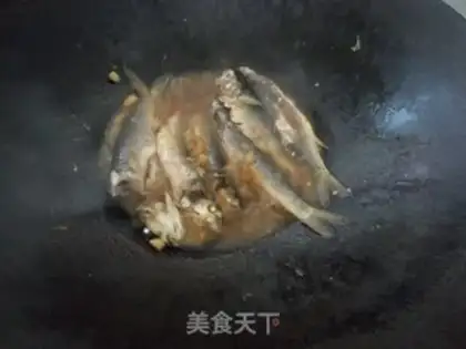 Make braised white fish in salt water step 5