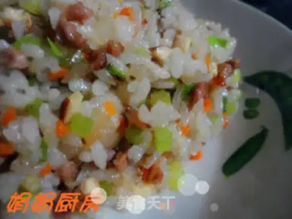 Make Pastoral diced pork fried rice step 8