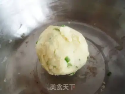 Make Crispy onion oil biscuits step 4