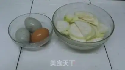 Make Preserved egg and white gourd soup step 0