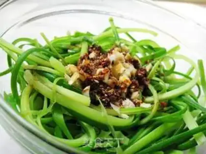 Make Cold shredded garlic sprouts step 4