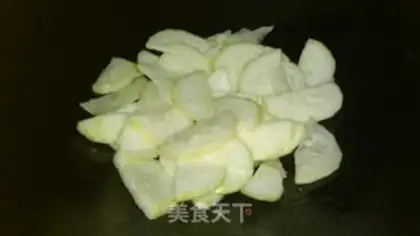Make Preserved egg and white gourd soup step 1