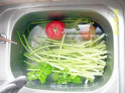 Make stir-fried shredded pork with celery step 0