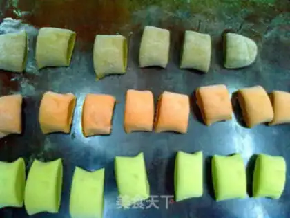 Make Colored goldfish steamed buns step 16