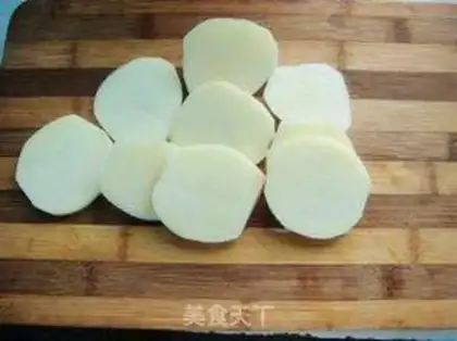 Make Pumpkin rattan potato soup step 2