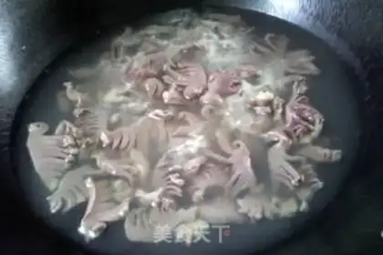 Make stir-fried duck with three shredded silk step 2