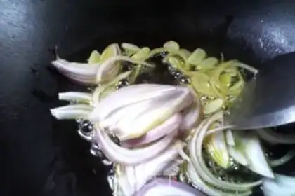 Make stir-fried duck with three shredded silk step 3