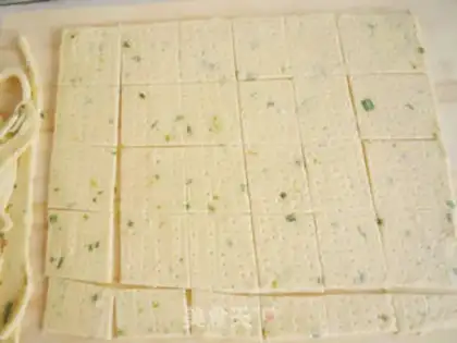 Make Crispy onion oil biscuits step 14