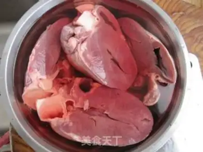 Make stir-fried pork heart with green pepper step 0