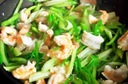Make shrimp with cashew nuts step 3