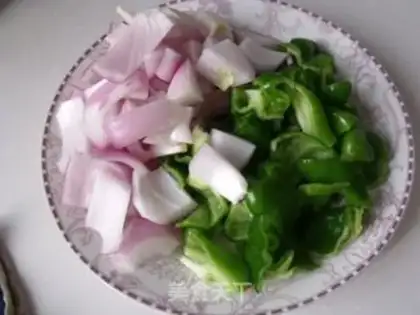 Make Black pepper beef slices step 1