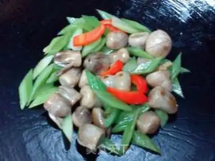 Make stir-fried mushrooms with celery step 1