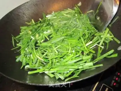 Make chives scrambled eggs step 6