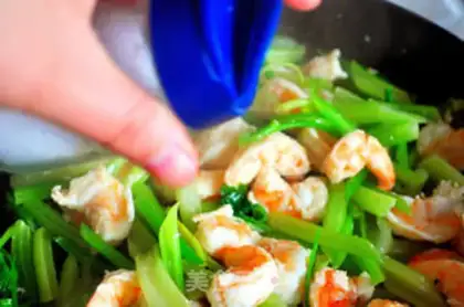 Make shrimp with cashew nuts step 4