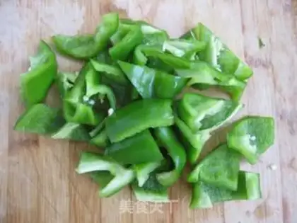 Make stir-fried pork heart with green pepper step 1