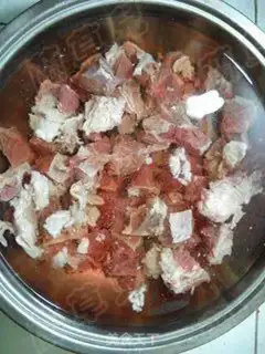 Make Original beef bone hotpot step 2
