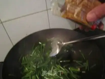 Make chives scrambled eggs step 7