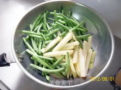 Make Roasted potato and sword beans step 1