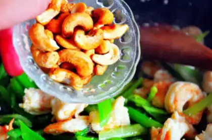 Make shrimp with cashew nuts step 6