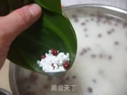 Make Red bean jujube fragrant brown step 2