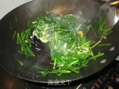 Make chives scrambled eggs step 10