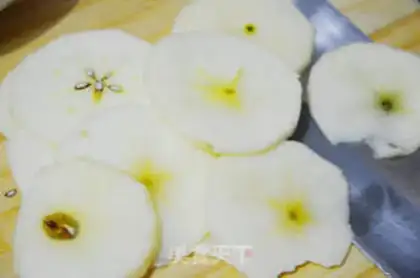 Make dried apples step 1
