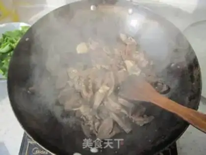 Make stir-fried pork heart with green pepper step 7