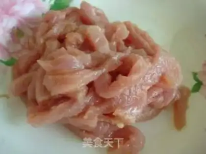Make stir-fried shredded pork with green beans step 2