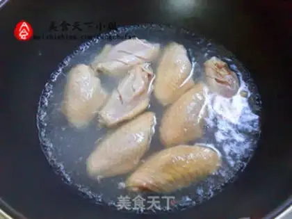 Make Japanese Braised Chicken Wings with Plum Blossom step 1