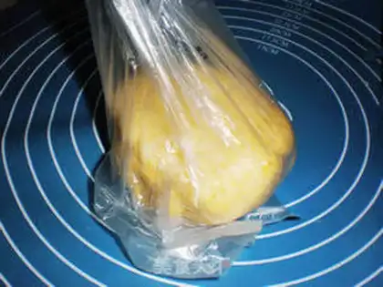 Make Sweet cherry pie step 2